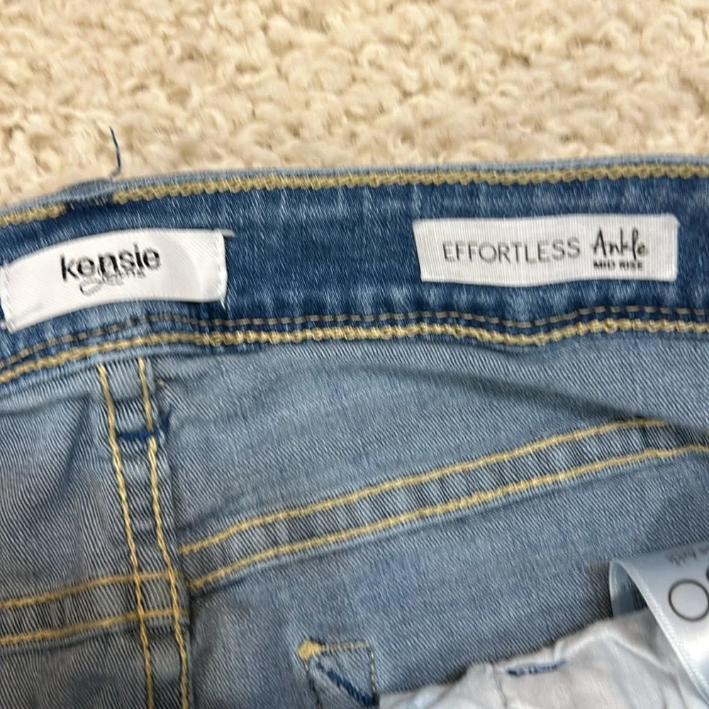KENSIE 10/30 effortless ankle, mid rise, jeans with distressing EUC